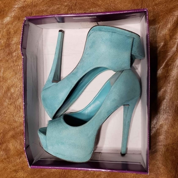 Turquoise Heels - Picture 2 of 3